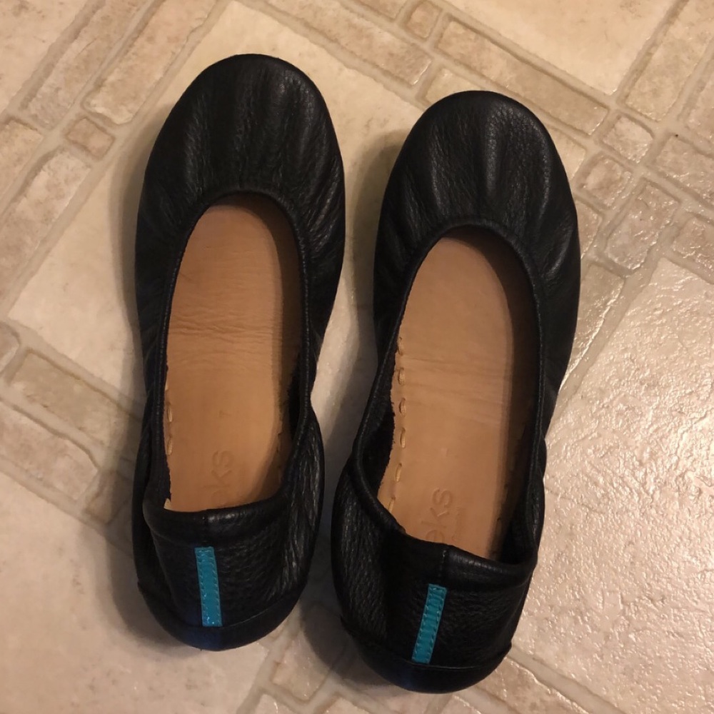 Black Tieks Flats